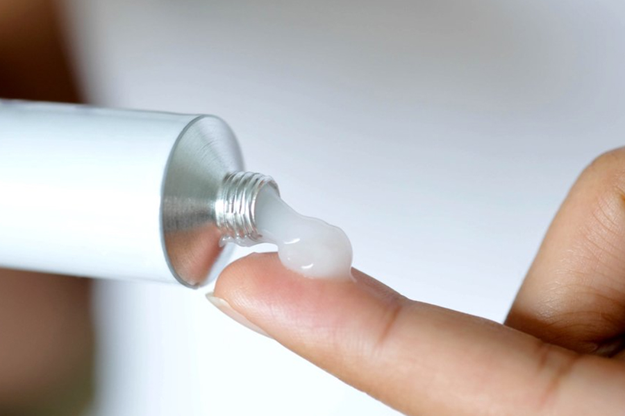 Cách chăm sóc chân mày sau điêu khắc giúp bong nhanh