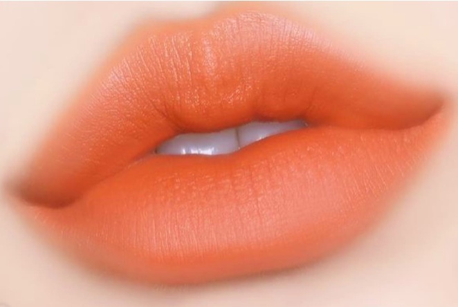 Phun môi màu cam tự nhiên sau khi bong có đẹp không? Giá xăm bao nhiêu?